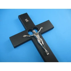 Krzyż drewniany z sercem czarny 25 cm